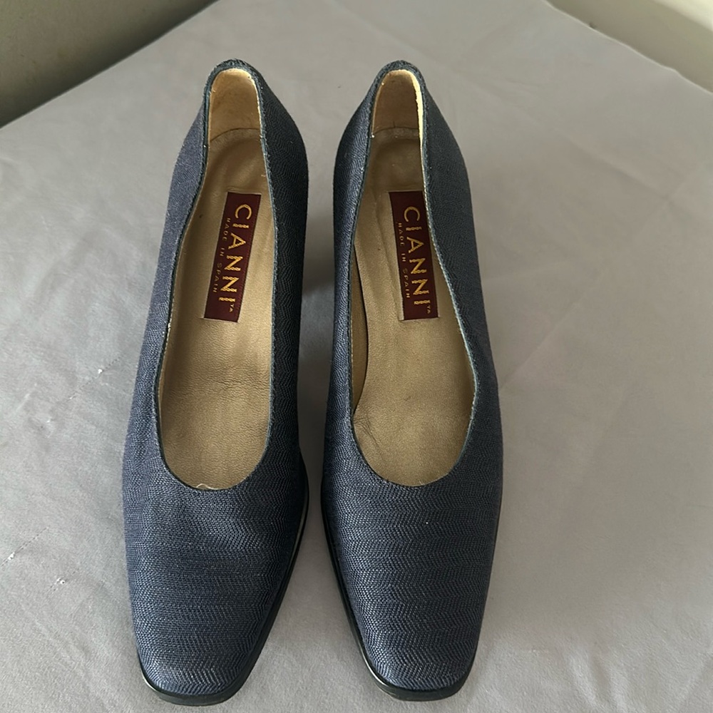 Cianni size 7 navy blue suede heels size 9 M